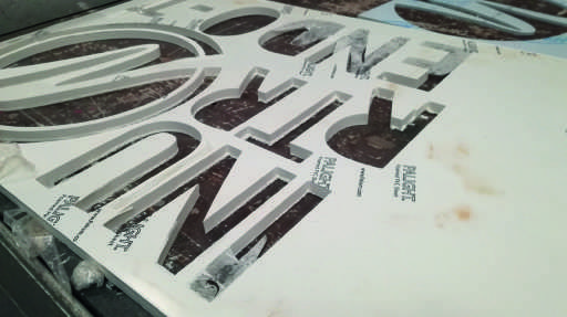 Proceso de cortado de las letras