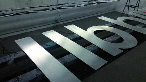 Fabricando letras para muebles las albinas