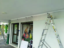 Montaje de fachada luz de farmacia