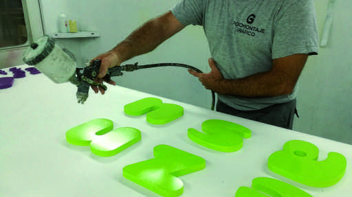 Trabajando en el logo Kids