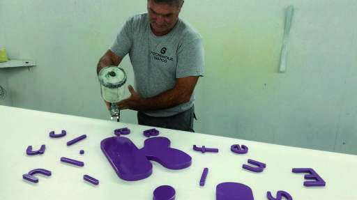 Proceso de pintado de letras