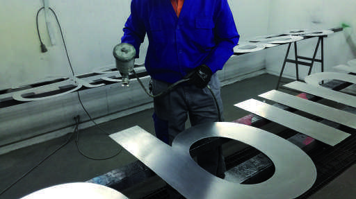 Proceso de pintado de letras