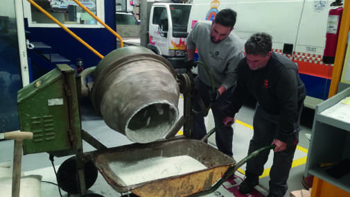 Proceso de modelado de hormigón Rótulos El Pincel