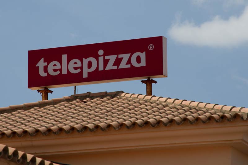 Rótulo luminoso Telepizza en Chiclana