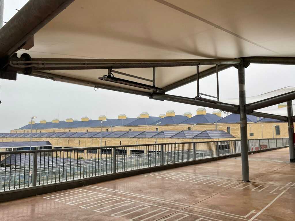 Vista de estructura del aeropuerto de Sevilla