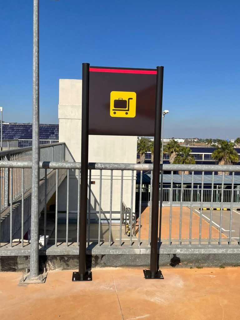 Rótulo de carritos para transporte de maletas en aeropuerto