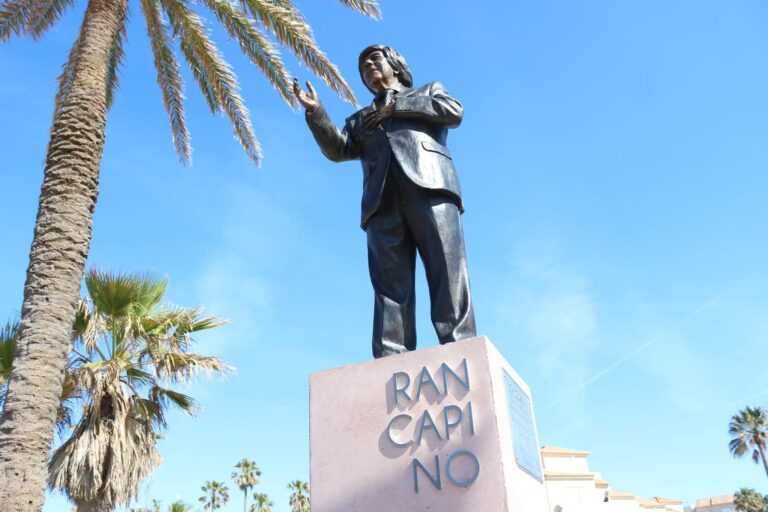 Estatua de Rancampino en Chiclana elaborada por Rótulos El Pincel