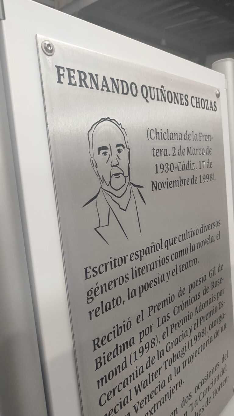 Atril de Fernando Quiñones en detalle