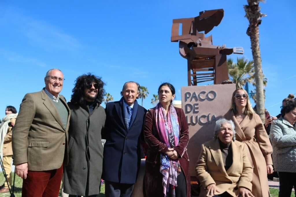 Inaguaración de estatua de mobiliario urbano conmemorativa a Paco de Lucia