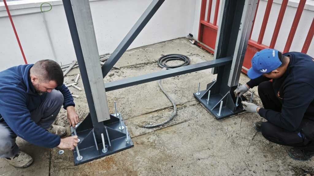 Instalación de base de monolito resistente en Chiclana
