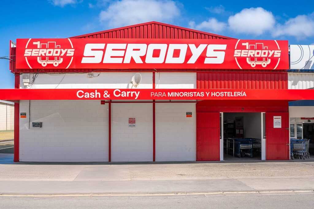 Vista exterior de rotulación de supermercado para minoristas y hosteleria