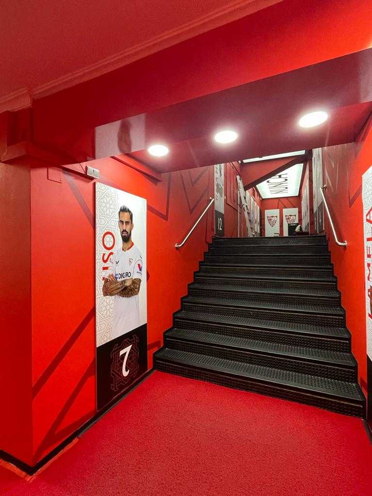 Decoración de pasillos del estario del Sevilla